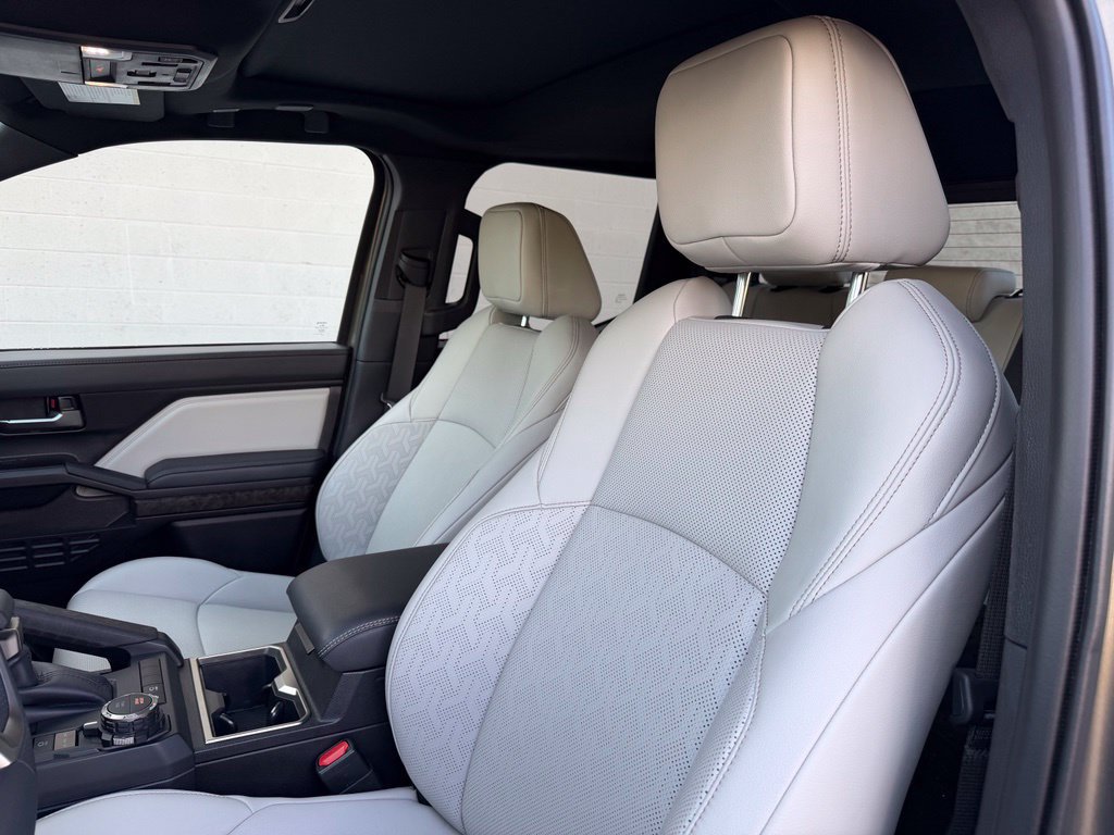 Used 2025 Toyota Tacoma Limited AWD/4WD image 23