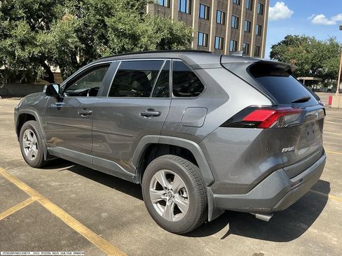 Used 2022 Toyota RAV4 XLE w/ Convenience Package FWD image 5