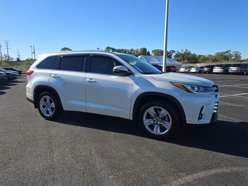 Used 2018 Toyota Highlander Limited image 2