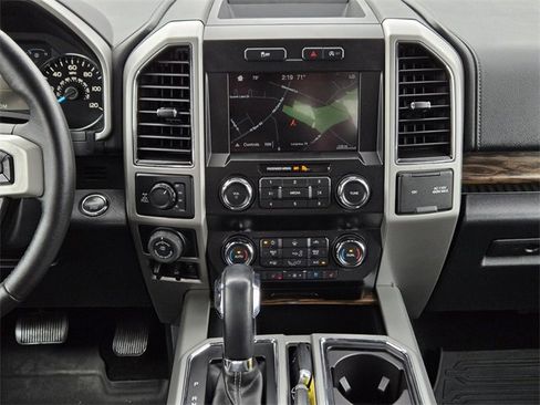 Used 2019 Ford F150 Lariat w/ Trailer Tow Package image 11