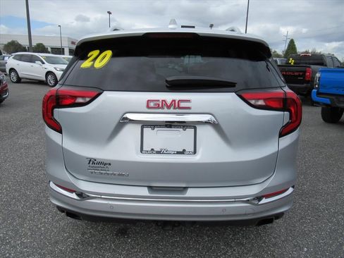 Used 2020 GMC Terrain Denali w/ Denali Premium Package FWD image 6