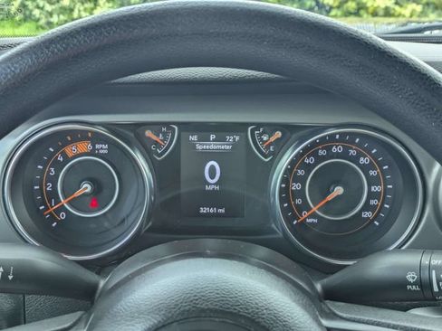 Used 2021 Jeep Gladiator Sport AWD/4WD image 29
