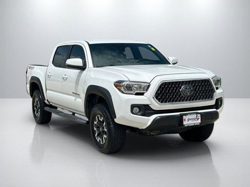 Used 2018 Toyota Tacoma TRD Off-Road AWD/4WD image 3