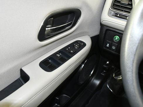 Used 2018 Honda HR-V EX image 31