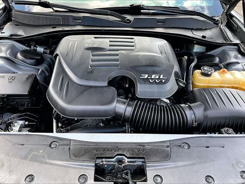 Used 2017 Dodge Charger SXT w/ Blacktop Package image 32