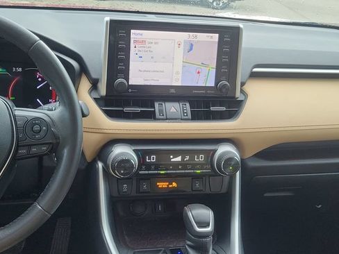 Used 2020 Toyota RAV4 Limited AWD/4WD image 17