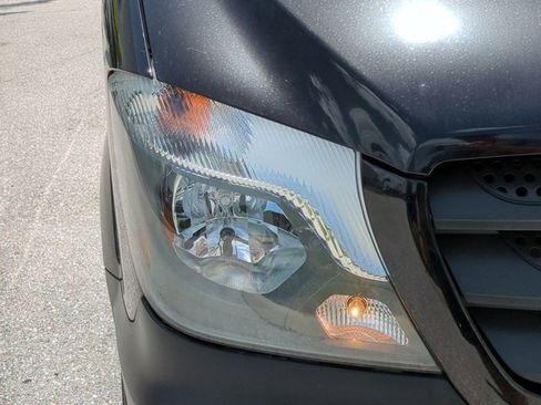 Used 2016 Mercedes-Benz Sprinter 2500 image 10