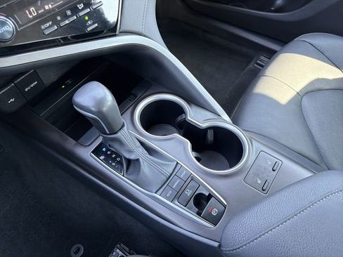Used 2024 Toyota Camry XLE FWD image 9