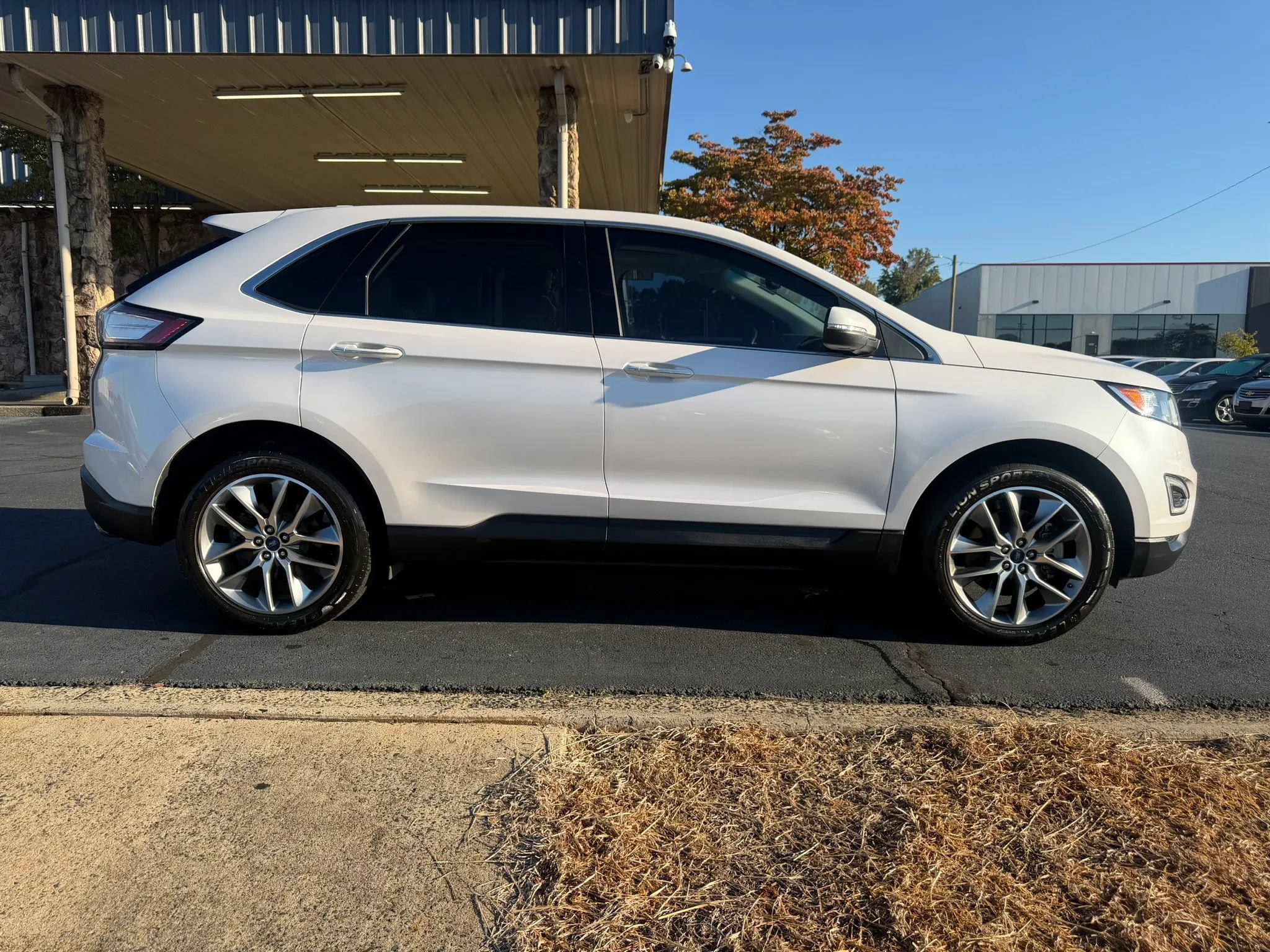 Used 2018 Ford Edge Titanium w/ Equipment Group 301A FWD image 8
