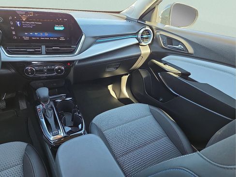 Used 2025 Chevrolet Trax LT image 12