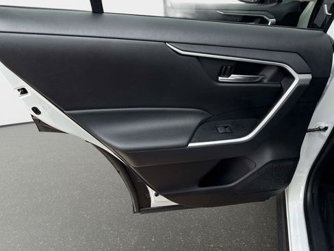 Used 2021 Toyota RAV4 XLE image 11