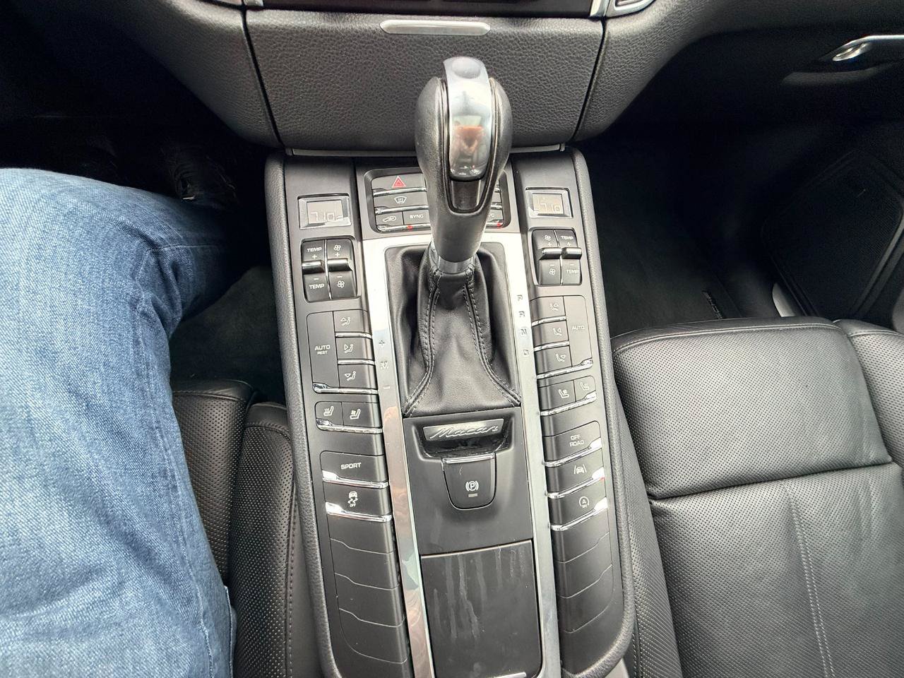 Used 2017 Porsche Macan AWD/4WD image 22