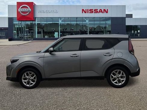 Used 2025 Kia Soul LX w/ LX Technology Package FWD image 4