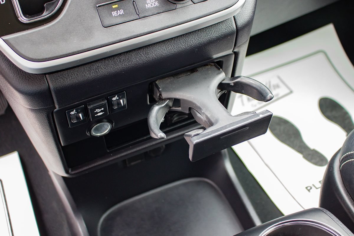 Used 2020 Toyota Sienna SE Premium FWD image 34