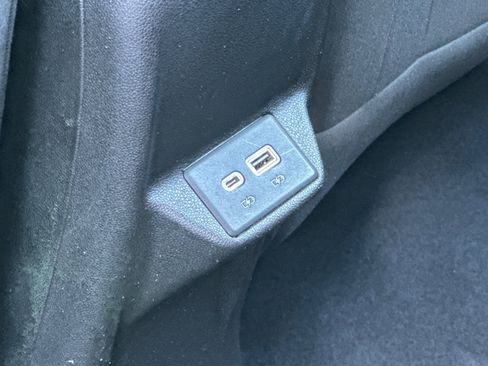 Used 2022 Chevrolet Bolt EUV LT w/ Comfort Package image 41