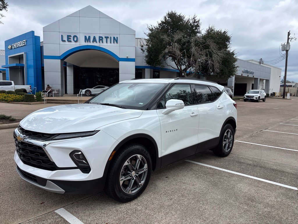 Used 2024 Chevrolet Blazer LT FWD image 1