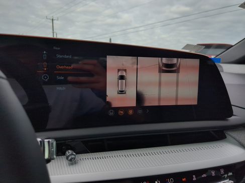 New 2026 Cadillac Optiq Luxury 2 image 27