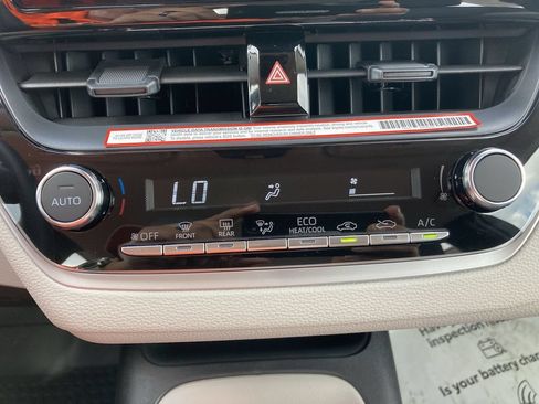 Certified 2025 Toyota Corolla LE FWD image 17