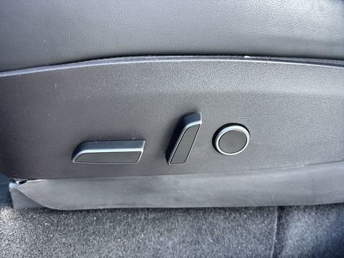 Used 2022 Tesla Model Y Performance image 21