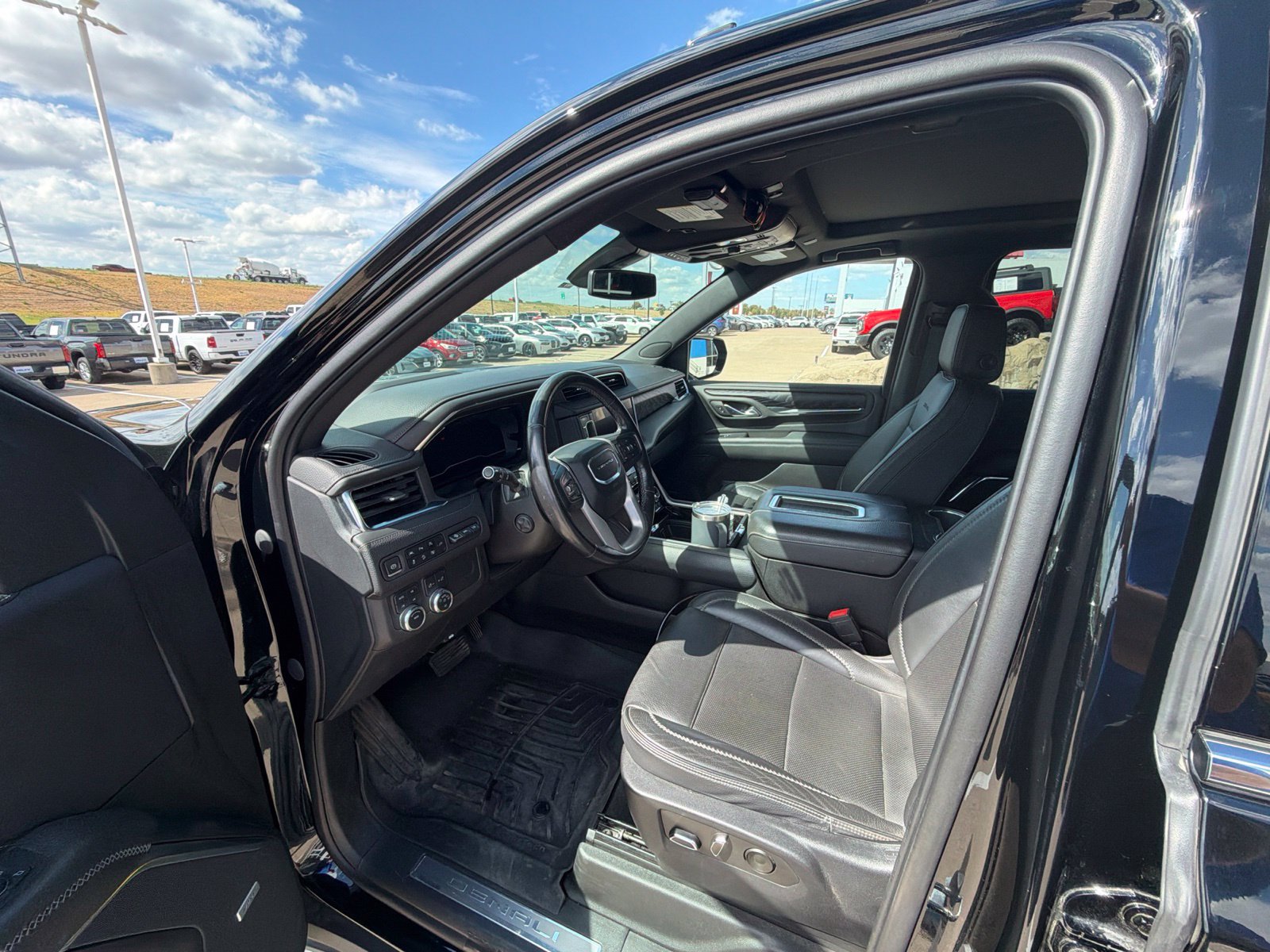 Used 2022 GMC Yukon XL Denali AWD/4WD image 10