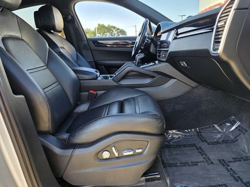 Used 2021 Porsche Cayenne Coupe image 38