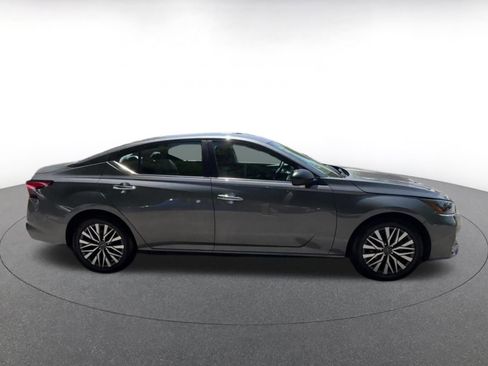 Used 2025 Nissan Altima 2.5 SV FWD image 16