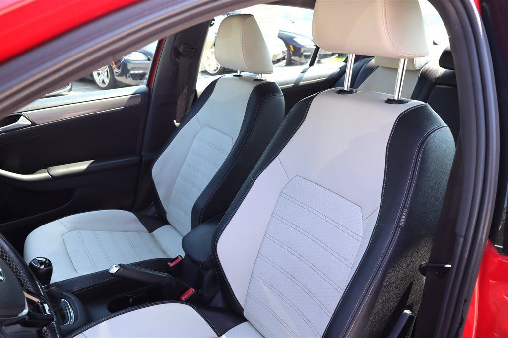 Used 2016 Volkswagen Jetta Sport FWD image 19