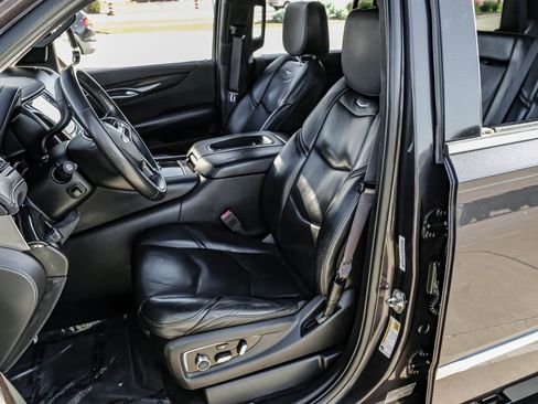 Used 2016 Cadillac Escalade Platinum image 32