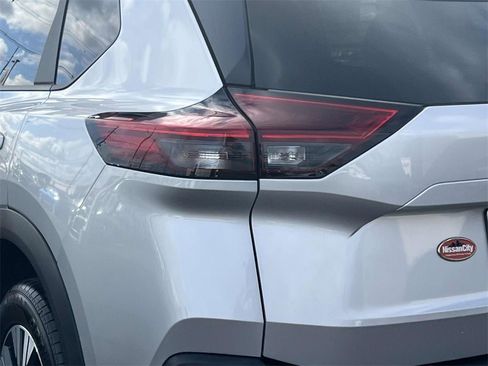 Certified 2023 Nissan Rogue SV image 9