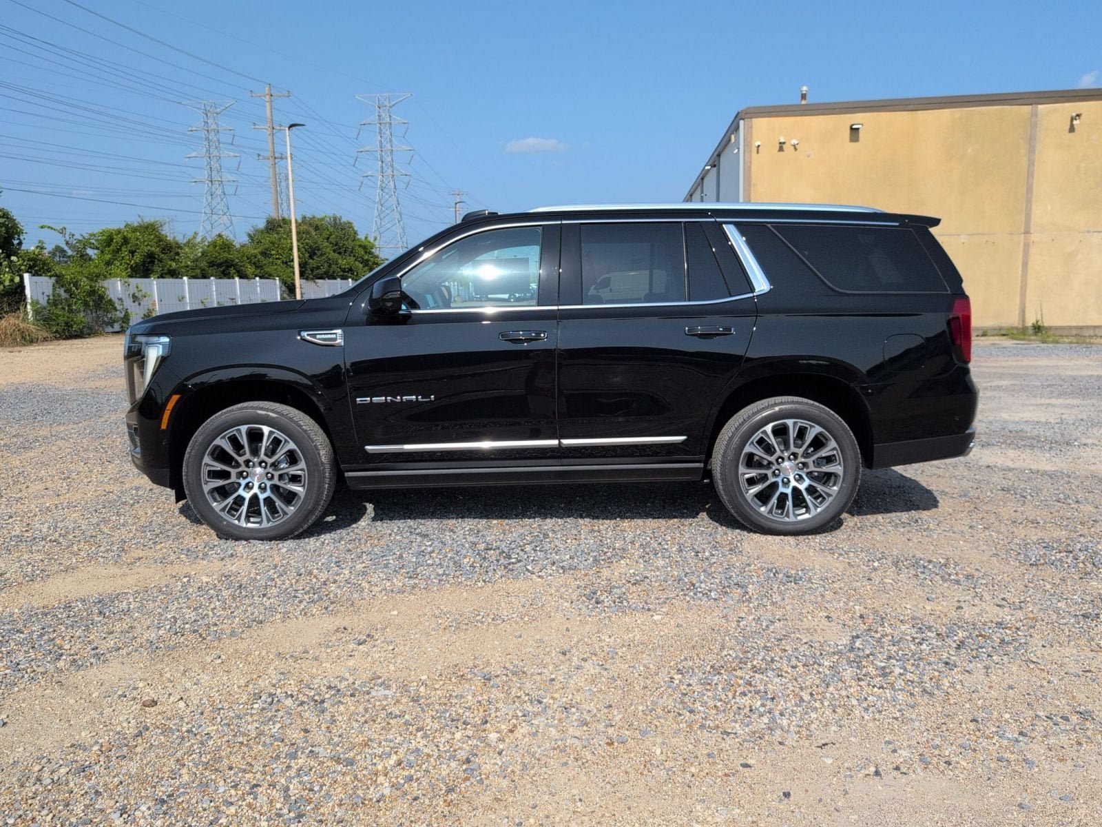 New 2026 GMC Yukon Denali w/ Denali Reserve Package AWD/4WD image 2