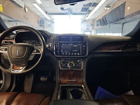Used 2017 Lincoln Continental Reserve FWD image 11