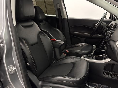 Used 2018 Jeep Compass Latitude FWD image 34