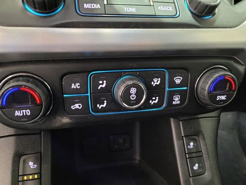 Used 2018 GMC Acadia SLE image 29