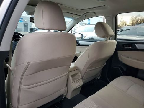 Used 2019 Subaru Outback 2.5i Premium image 12