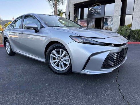 Used 2025 Toyota Camry LE FWD image 8