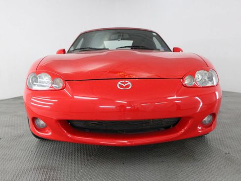 Used 2002 MAZDA MX-5 Miata RWD image 2