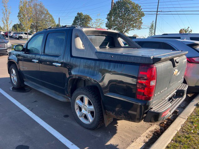 Used 2011 Chevrolet Avalanche LS w/ Regional Value Package AWD/4WD image 5