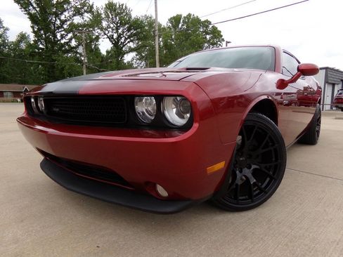 Used 2014 Dodge Challenger R/T RWD image 8