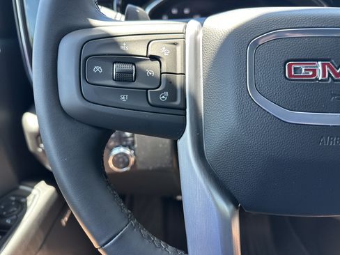 Used 2025 GMC Sierra 1500 SLT w/ SLT Premium Plus Package AWD/4WD image 18