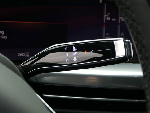 Used 2025 Cadillac Escalade Premium Luxury image 13