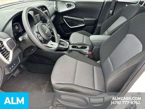 Used 2025 Kia Soul LX w/ LX Technology Package FWD image 10