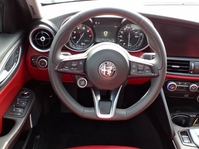 Used 2021 Alfa Romeo Giulia Ti w/ Nero Edizione AWD/4WD image 13