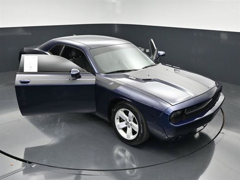 Used 2013 Dodge Challenger SXT RWD image 33