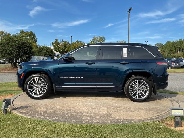New 2027 Jeep Grand Cherokee Summit w/ MOPAR Finishing Package AWD/4WD image 4