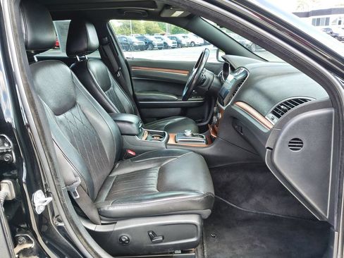 Used 2017 Chrysler 300 C Platinum AWD/4WD image 18