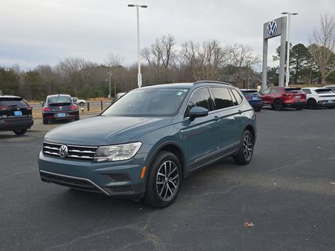 Used 2021 Volkswagen Tiguan SE image 3