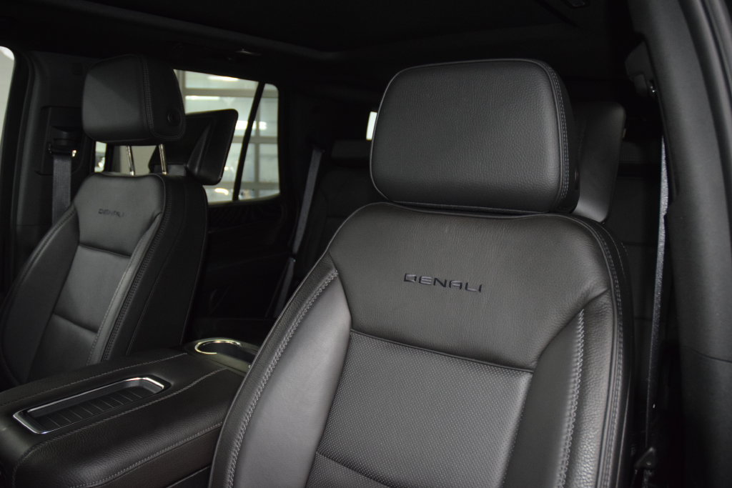 Used 2024 GMC Yukon Denali AWD/4WD image 43