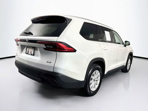 Used 2024 Toyota Grand Highlander AWD image 10