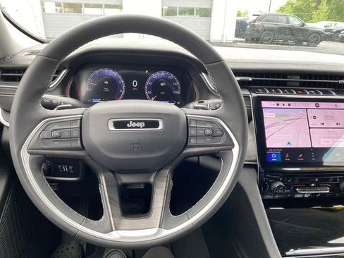 Used 2023 Jeep Grand Cherokee Limited w/ Trailer Tow Prep Group (B) AWD/4WD image 18