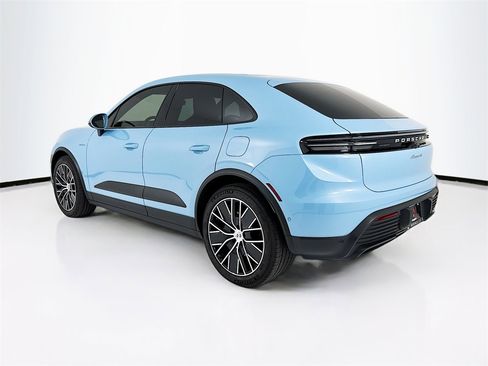 Used 2025 Porsche Macan 4 Electric image 3